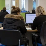 Bezrobocie w Wielkiej Brytanii niespodziewanie spadło do 4,7 procent – ofert pracy najmniej od 2021 r.