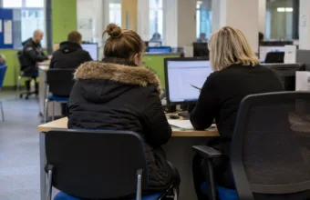 Bezrobocie w Wielkiej Brytanii niespodziewanie spadło do 4,7 procent – ofert pracy najmniej od 2021 r.