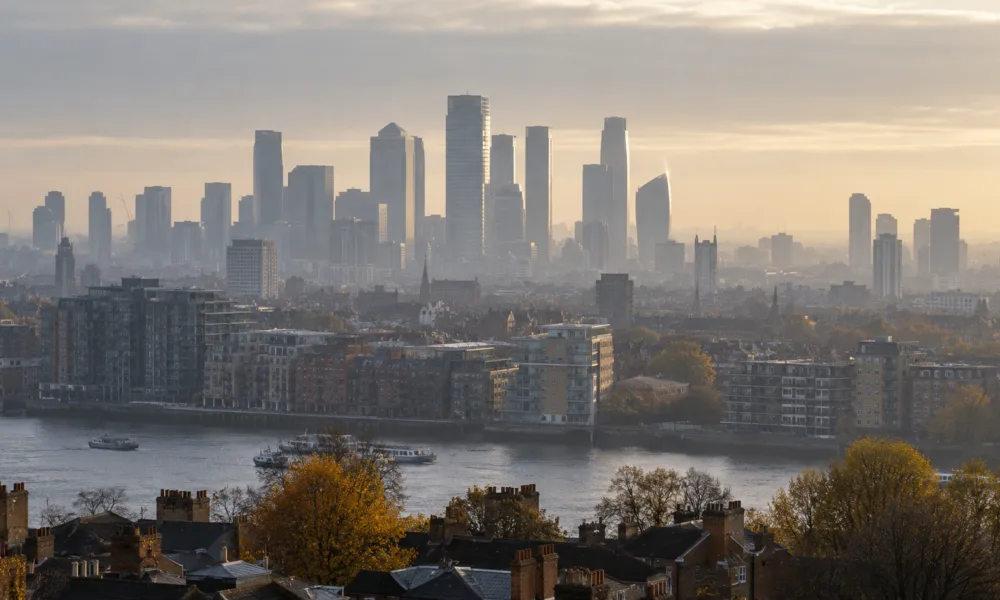 MFW podnosi prognozę wzrostu gospodarki Wielkiej Brytanii – w 2027 r. spowolnienie przez droższą energię