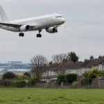 Minister finansów John Healey za trzecim pasem na Heathrow – premier Andy Burnham unika deklaracji