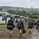 Za dużo sprzedanych miejsc w autokarach na Glastonbury – klienci dostaną zwrot za przejazd i zachowają bilety