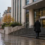 Urzędnik oskarżony o pracę na pięciu rządowych etatach naraz – przed sądem przyznał się do błędów, ale nie do oszustwa