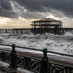 Część West Pier w Brighton runęła do morza podczas sztormu „Austen” – ruiny molo z 1866 r. coraz mniejsze
