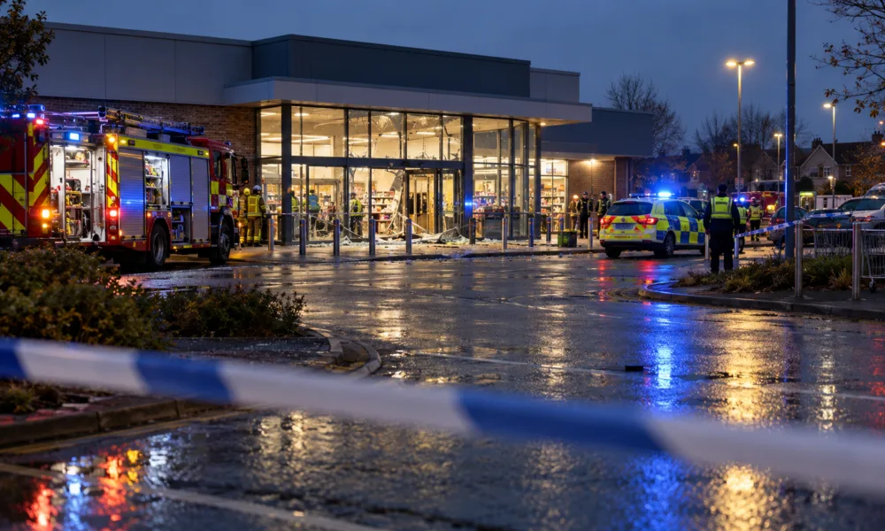 Samochód wjechał w sklep Lidl w Wolverhampton – nie żyje mężczyzna po trzydziestce, kilka osób rannych