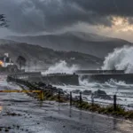 Met Office zmienia ostrzeżenia przed sztormem „Boelo” – w Irlandii Północnej alarm pomarańczowy krócej, żółty sięga aż po północną Walię