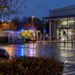 Samochód w sklepie Lidl w Wolverhampton – kierująca kobieta prawdopodobnie miała nagły problem zdrowotny, ranna klientka w poważnym stanie