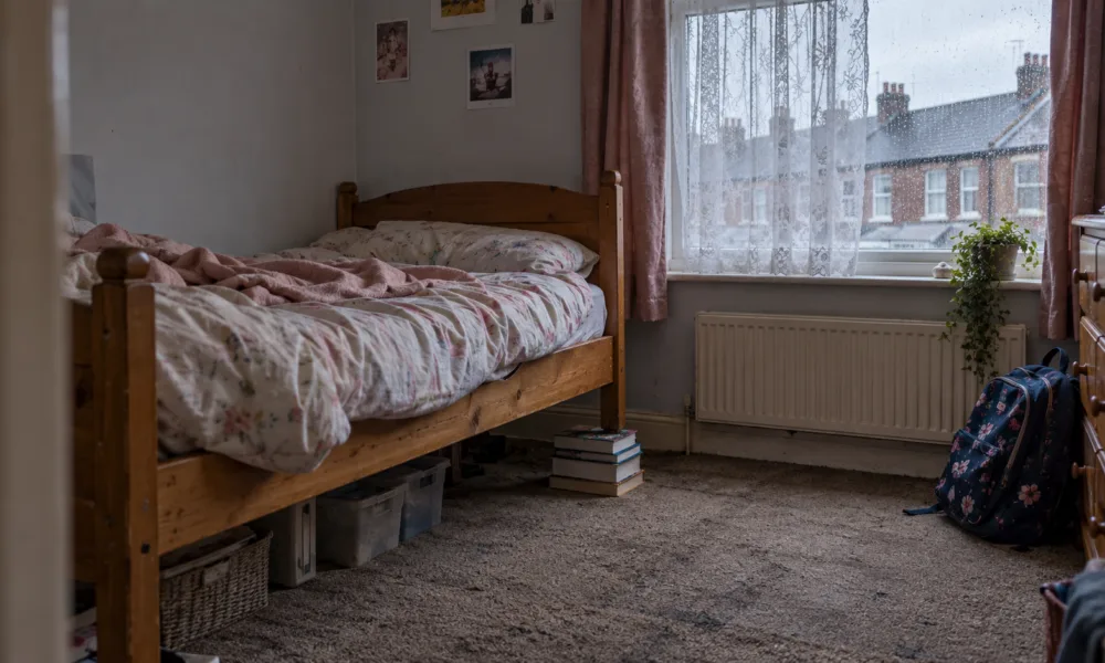 Co trzecie dziecko w Walii żyje w ubóstwie od 20 lat – posłowie w Westminsterze badają sprawę, matka z Barry opowiada o łóżku na książkach