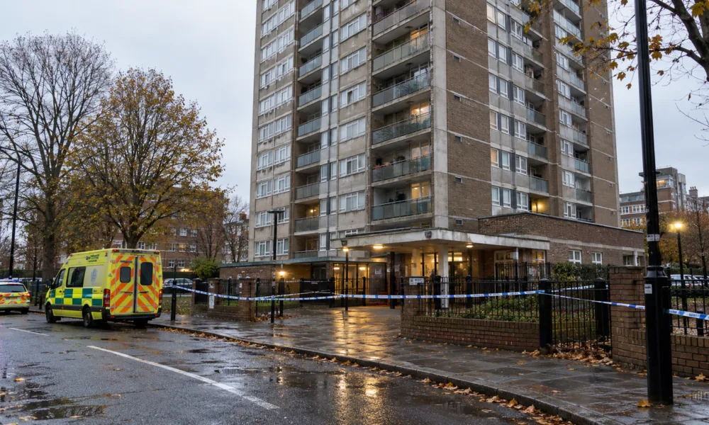 Czteroletnia dziewczynka zginęła po upadku z wieżowca w Barking we wschodnim Londynie – policja: zdarzenie nie wygląda na podejrzane