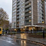 Czteroletnia dziewczynka zginęła po upadku z wieżowca w Barking we wschodnim Londynie – policja: zdarzenie nie wygląda na podejrzane