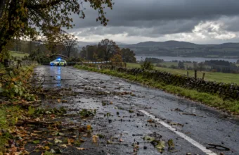 Dwaj kierowcy zginęli w zderzeniu trzech aut w West Lothian podczas sztormu „Boelo” – 20-latek i 84-latek